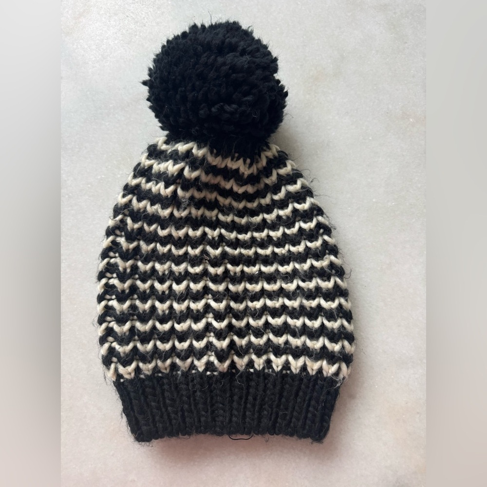 Black and White Chunky Knit Pom-Pom Beanie